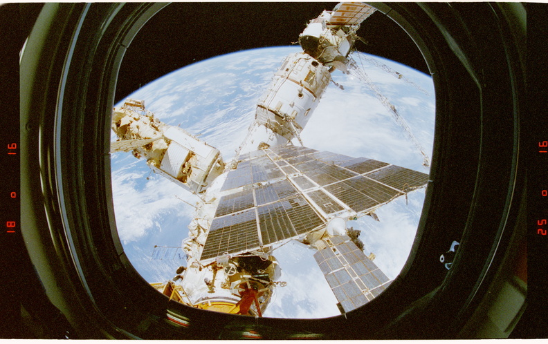 STS081-342-001.jpg