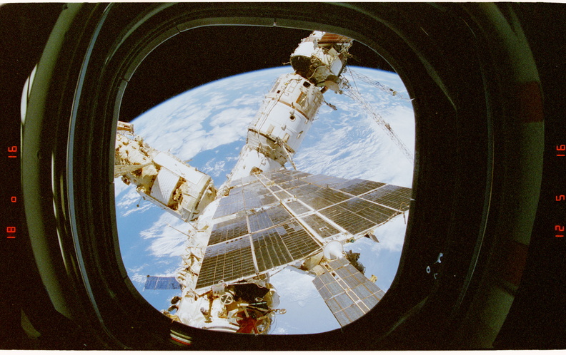 STS081-342-005.jpg