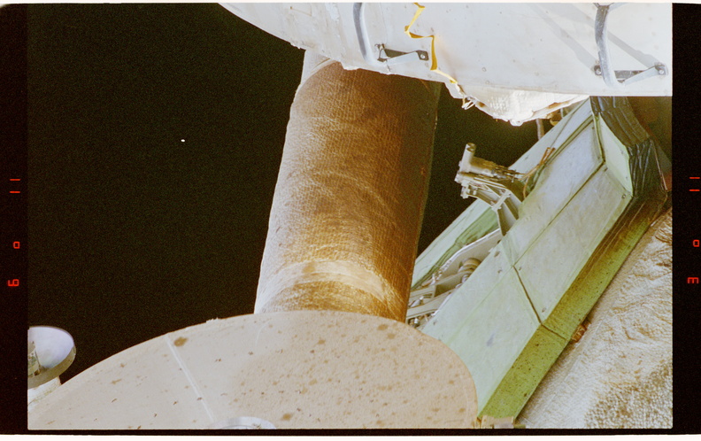 STS081-344-026.jpg