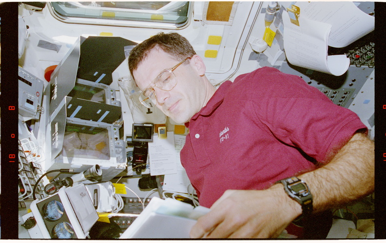 STS081-345-028.jpg