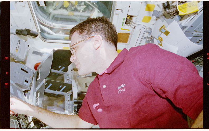 STS081-345-029.jpg