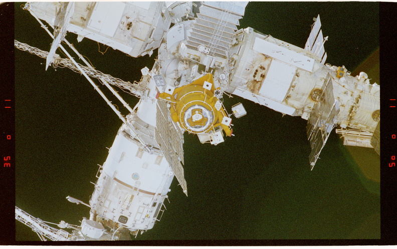 STS081-346-001.jpg