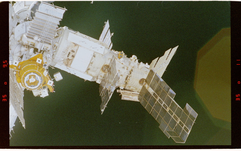 STS081-346-003.jpg