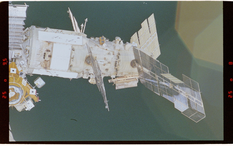 STS081-346-008.jpg
