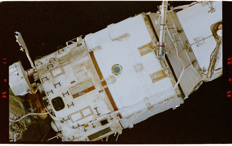 STS081-346-017.jpg