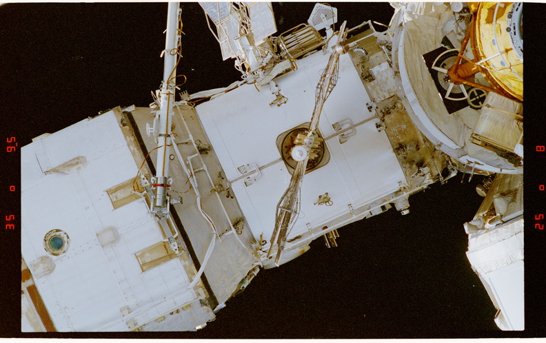STS081-346-018.jpg