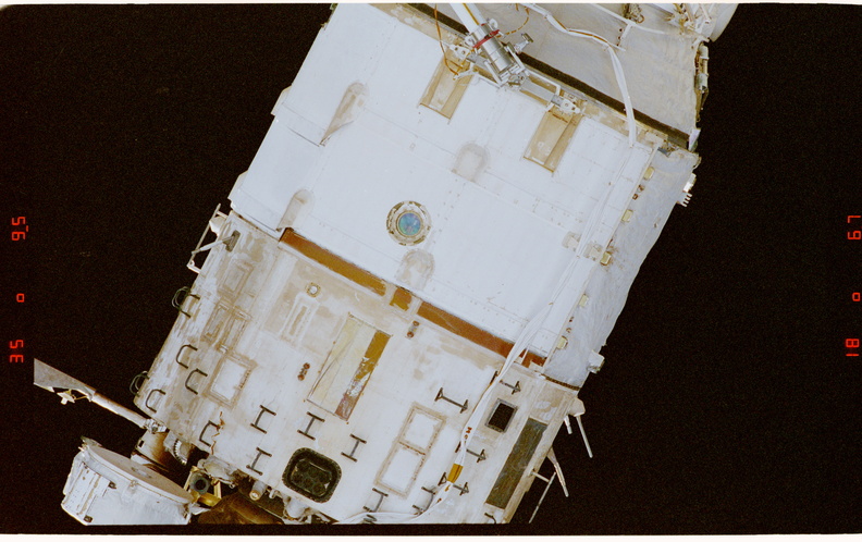 STS081-346-027.jpg