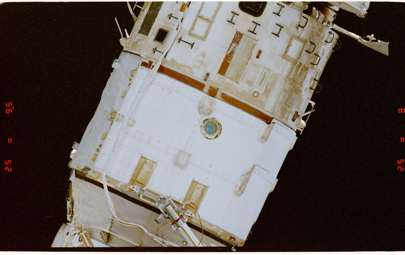 STS081-346-030.jpg
