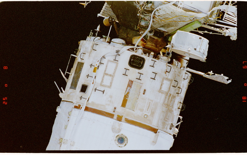 STS081-346-031.jpg