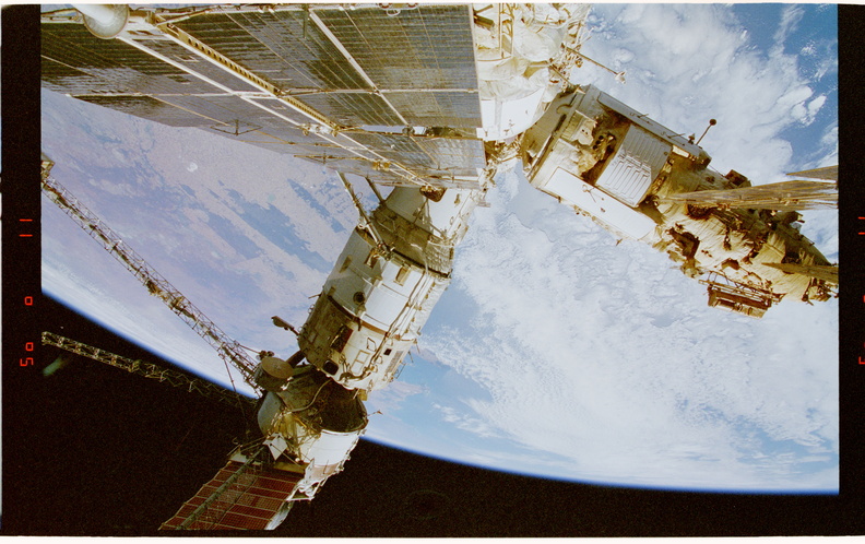 STS081-347-018.jpg