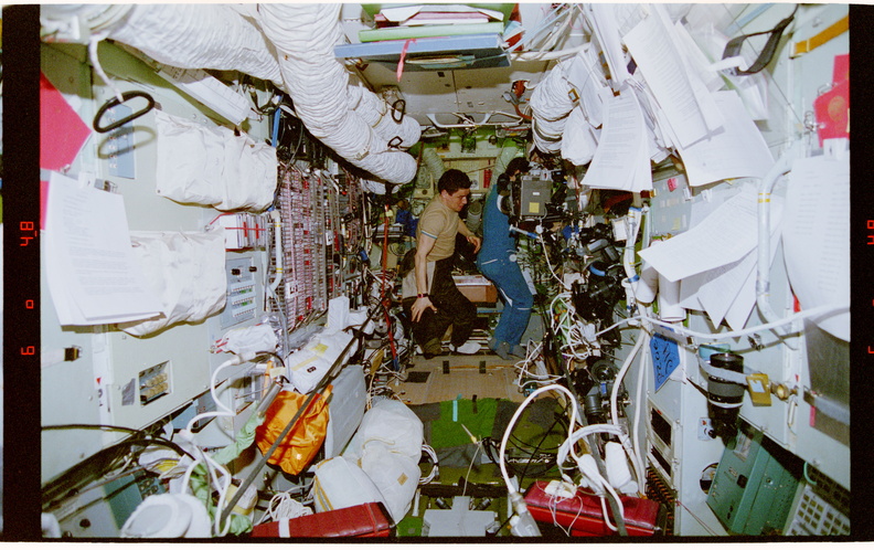 STS081-347-030.jpg