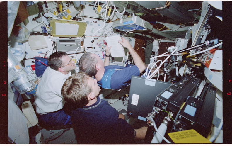 STS081-364-009.jpg