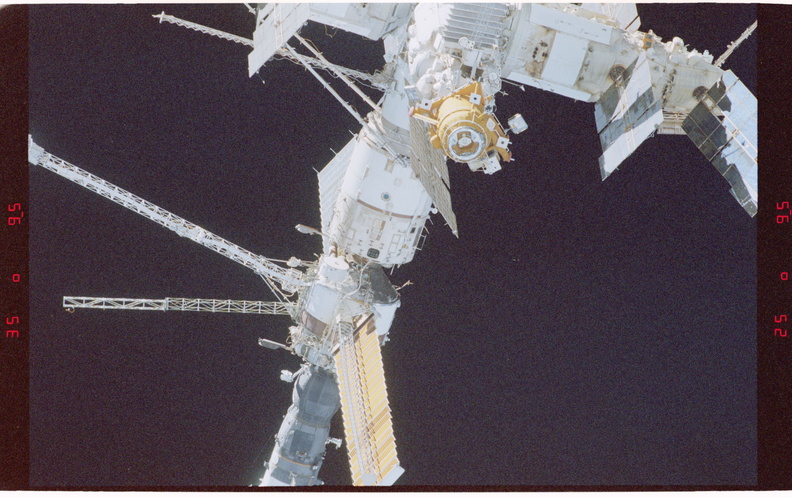 STS081-364-030.jpg