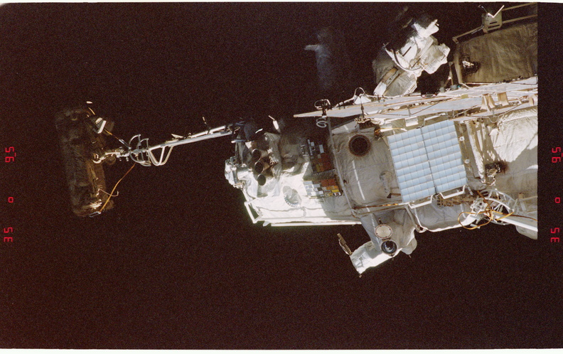 STS081-367-003.jpg