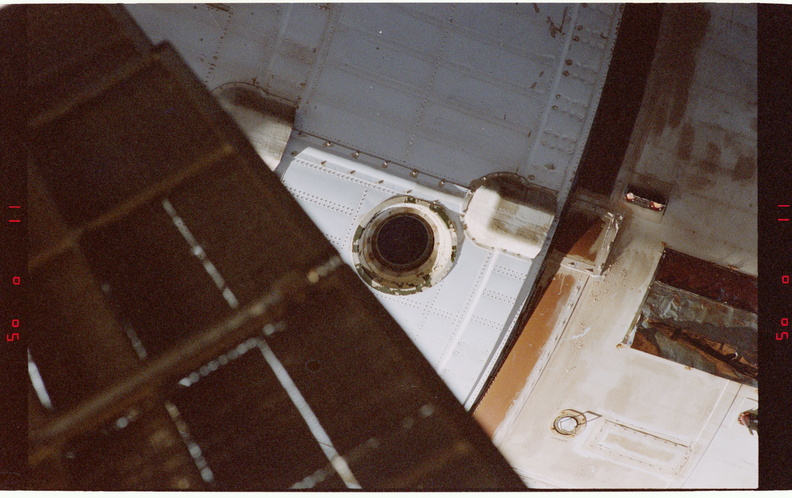 STS081-367-016.jpg