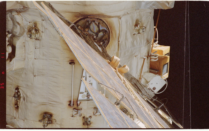 STS081-367-037.jpg
