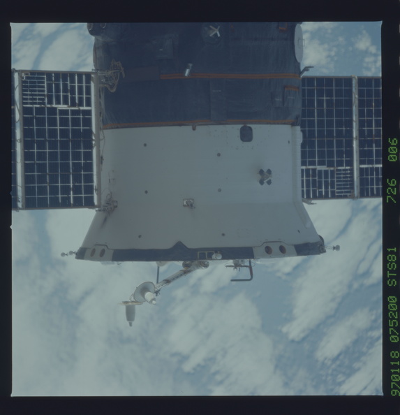 STS081-726-006.jpg