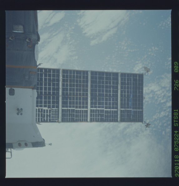 STS081-726-009.jpg