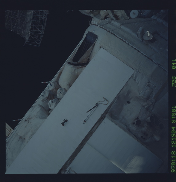 STS081-726-041.jpg