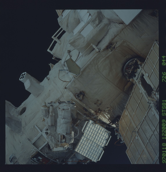 STS081-726-044.jpg