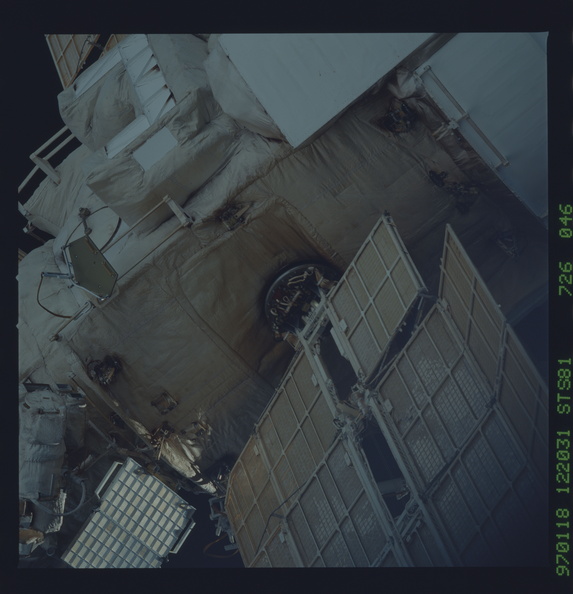 STS081-726-046.jpg