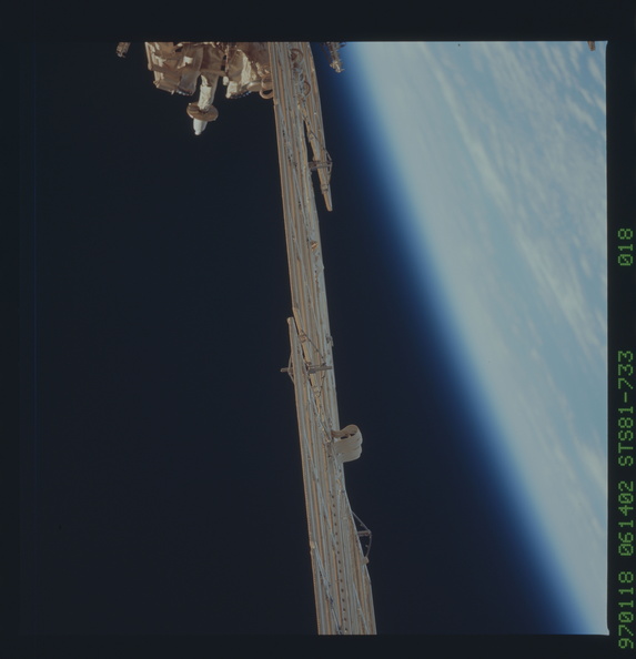 STS081-733-018.jpg