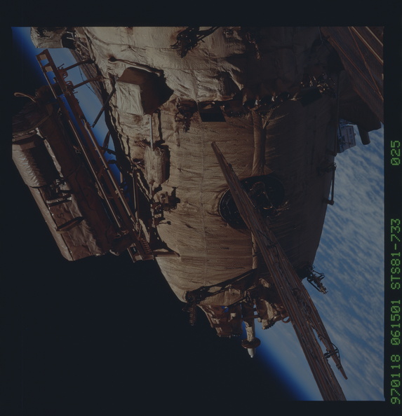 STS081-733-025.jpg