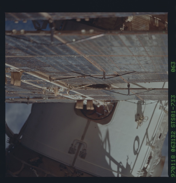 STS081-733-063.jpg