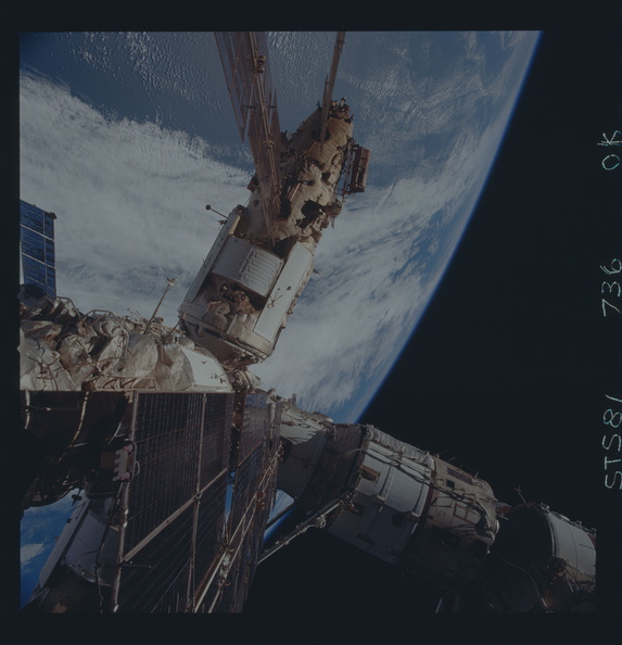 STS081-736-00K.jpg