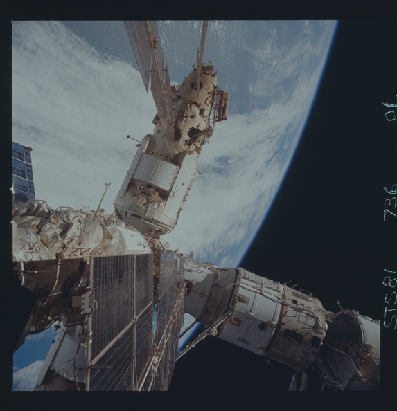 STS081-736-00L.jpg