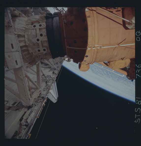 STS081-736-00Q.jpg