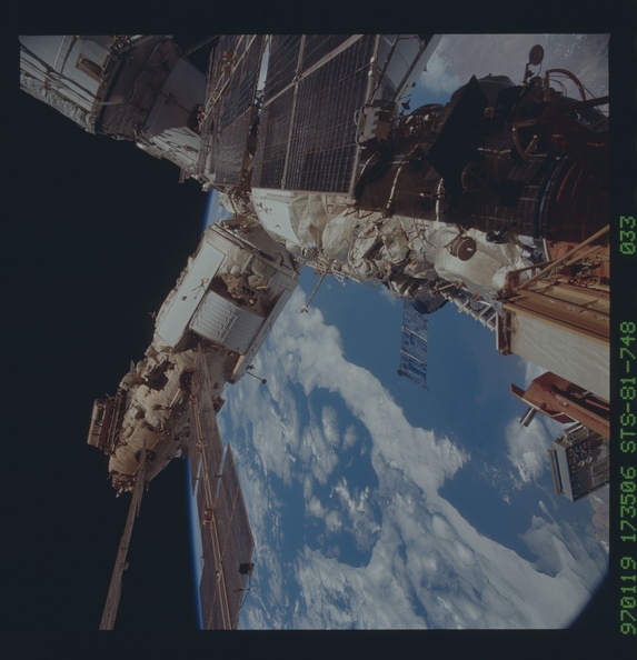STS081-748-033.jpg