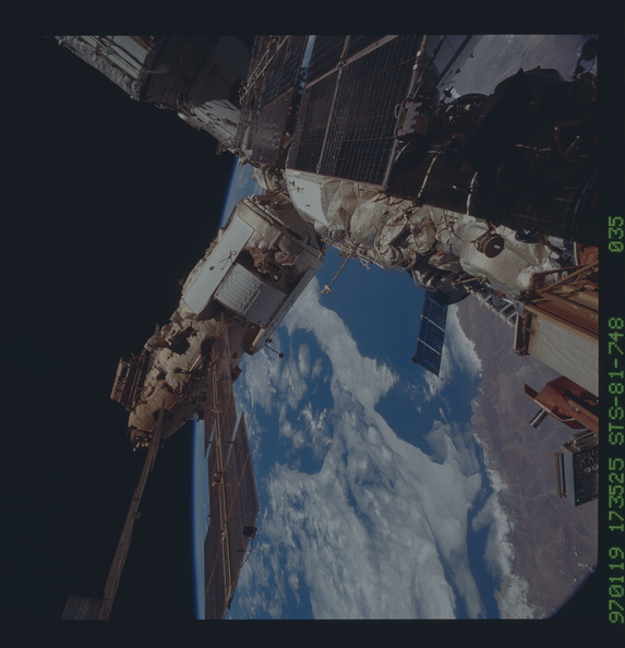 STS081-748-035.jpg