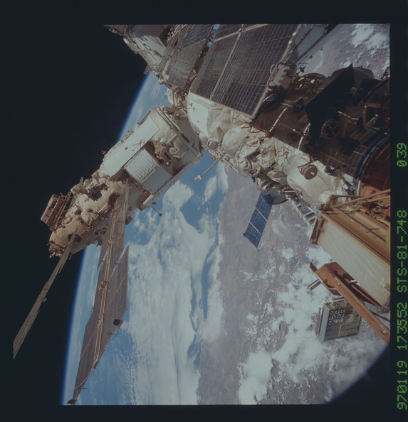 STS081-748-039.jpg