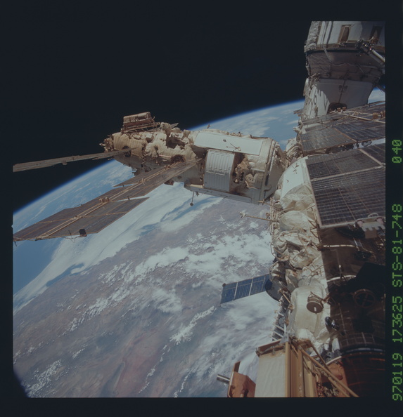 STS081-748-040.jpg