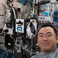 nasa2explore_51362312055_Expedition_65_Commander_Akihiko_Hoshide_with_an_Astrobee_robotic_assistant.jpg