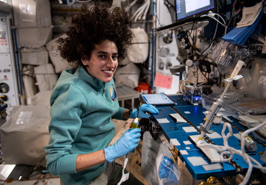 astronaut-jasmin-moghbeli-uses-dna-analysis-to-identify-bacteria 53270772903 o