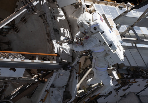 astronaut-loral-ohara-conducts-a-spacewalk 53305543166 o