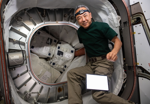 astronaut-satoshi-furukawa-packs-hardware-inside-beam 53233437302 o
