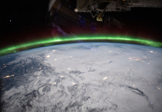 aurora-glows-above-earth 53316368286 o