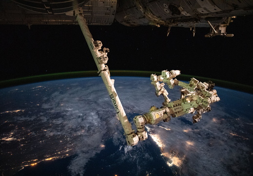 the-canadarm2-robotic-arm-and-its-robotic-hand-dextre 53298091114 o