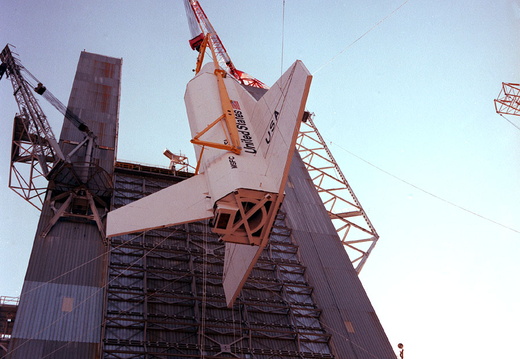 Space Shuttle Pathfinder OV-098 lifted on the Dynamic Test Stand