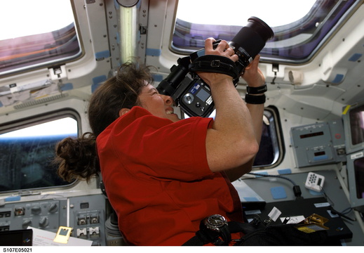 STS107-E-05021