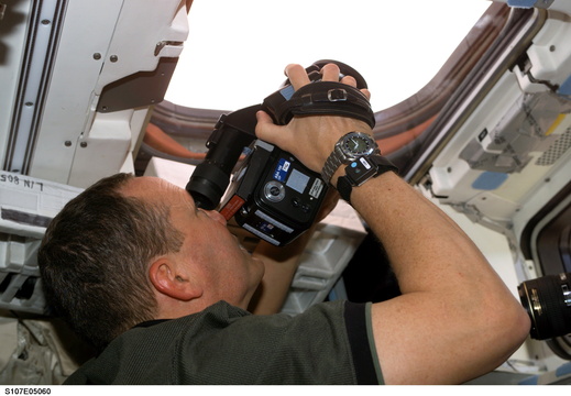 STS107-E-05060