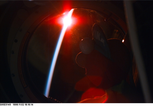 STS095-E-5145