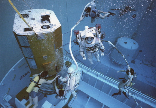 NEUTRAL BUOYANCY SIMULATOR