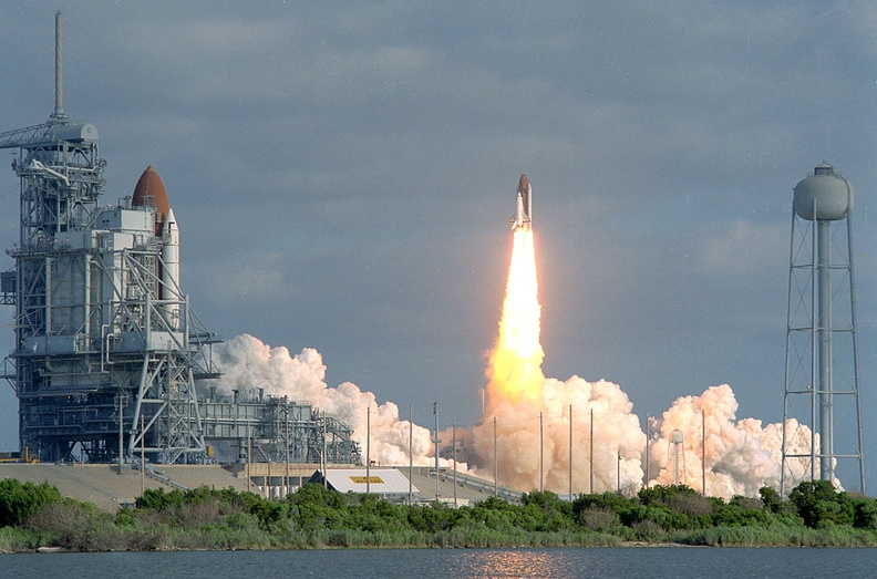 sts-31-launch_4858565452_o.jpg