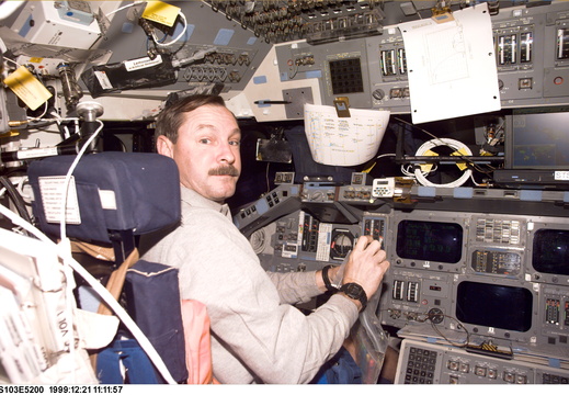 STS103-E-5200