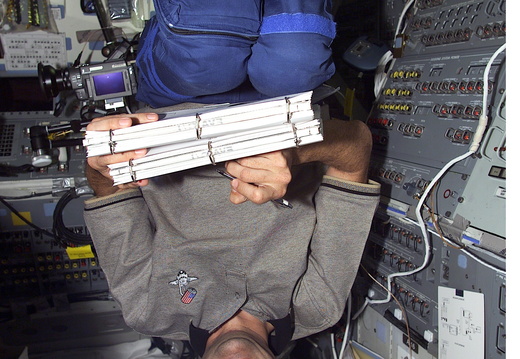 STS98-E-5085