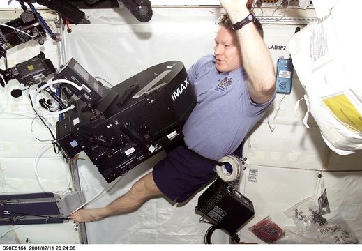 STS98-E-5164